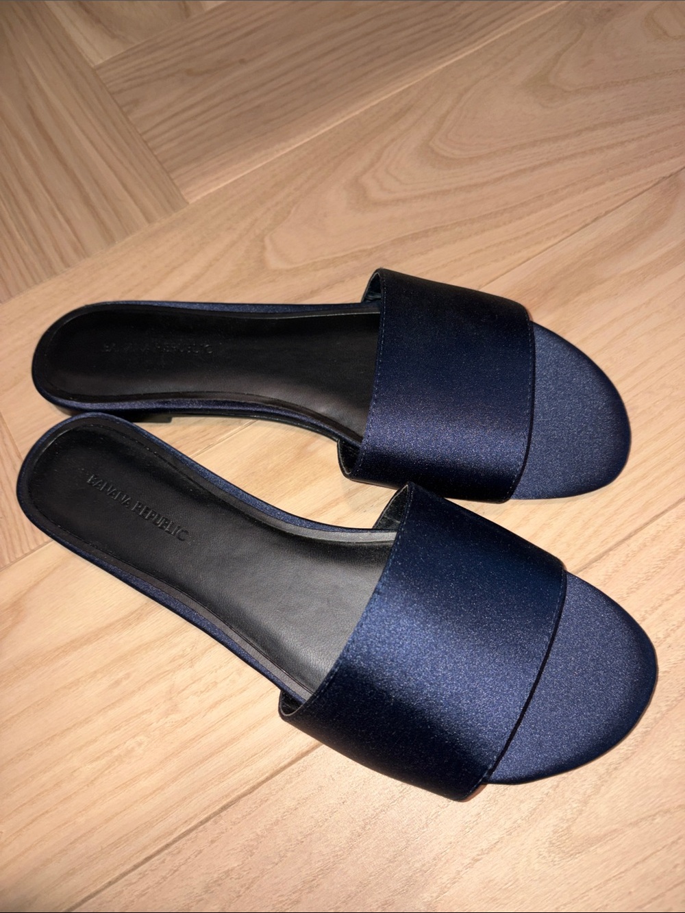 Banana Republic Navy Satin Slide Mules size 8 new